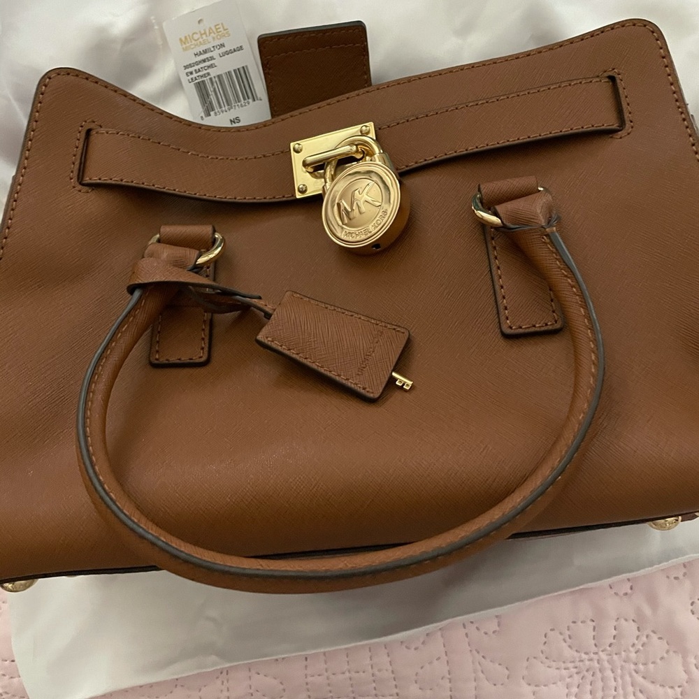 Micheal Kors purse. Like new $125 shipped